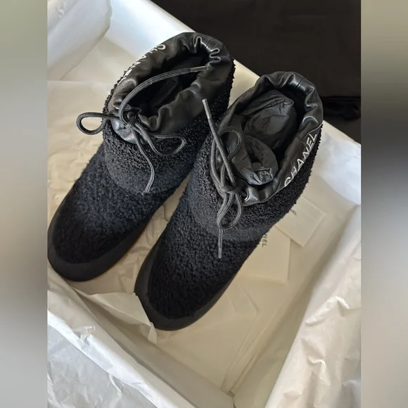 Chanel Black Winter Boots for Women - Picture 4 of 9